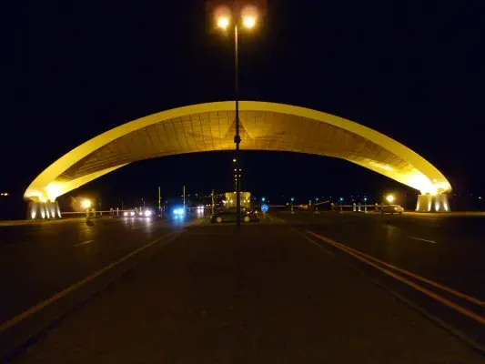 Vista panoramica Baku Terminal Airport illuminato di notte