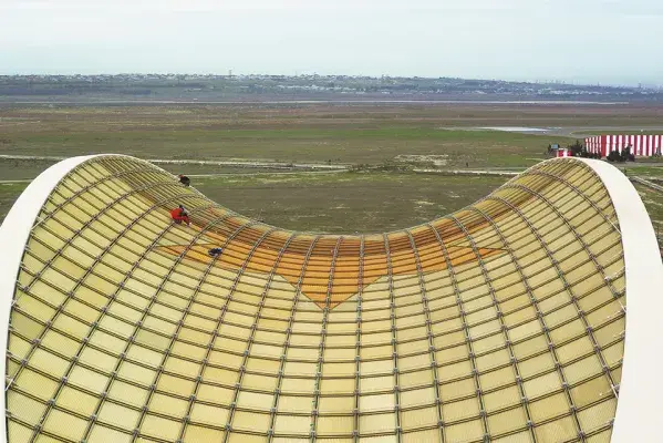 Panoramica della struttura in lamiera stirata vista dall'alto